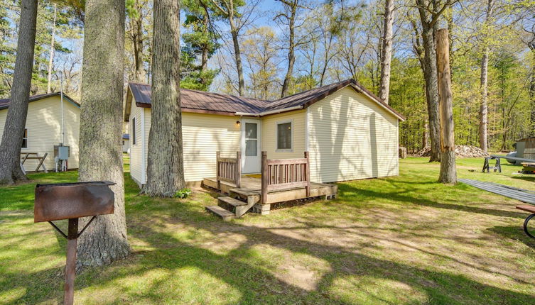 Foto 1 - Stone Lake Cabin w/ Private Deck & Fire Pit