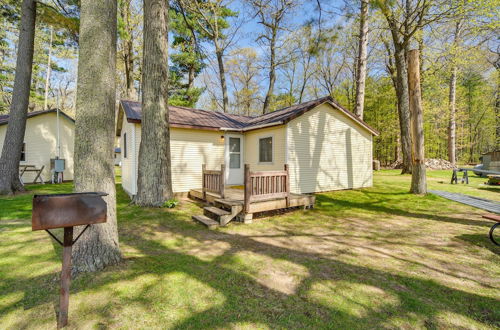 Foto 1 - Stone Lake Cabin w/ Private Deck & Fire Pit