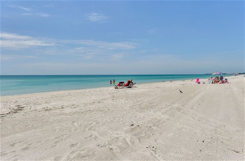 Photo 22 - Bright & Sunny Florida Retreat - Walk to Beach