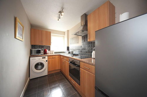 Foto 14 - Stunning 1-bed Apartment in Milton Keynes