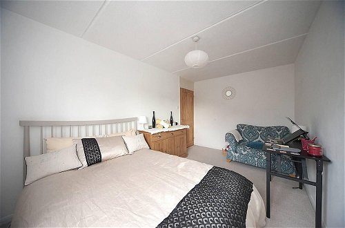 Photo 1 - Stunning 1-bed Apartment in Milton Keynes