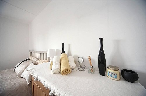 Photo 5 - Stunning 1-bed Apartment in Milton Keynes