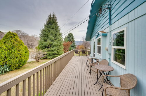 Photo 5 - East Wenatchee Home w/ Yard & Hot Tub