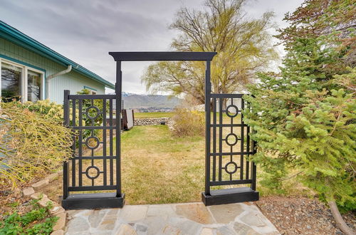 Photo 3 - East Wenatchee Home w/ Yard & Hot Tub