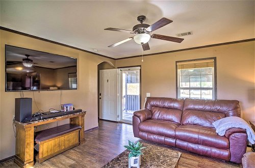 Foto 1 - Warm + Inviting Denham Springs Home w/ Deck
