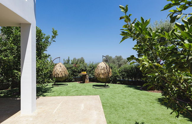Villa Rizes Luxury in Maroulas - Photo 4
