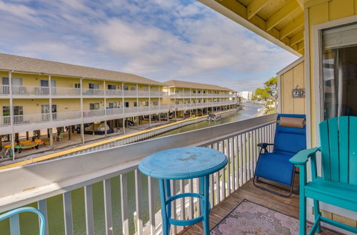 Photo 18 - Canalfront Condo w/ Pool - Walk to Destin Beach