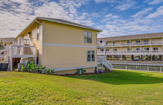 Foto 3 - Canalfront Condo w/ Pool - Walk to Destin Beach