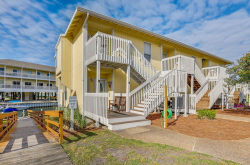 Photo 14 - Canalfront Condo w/ Pool - Walk to Destin Beach