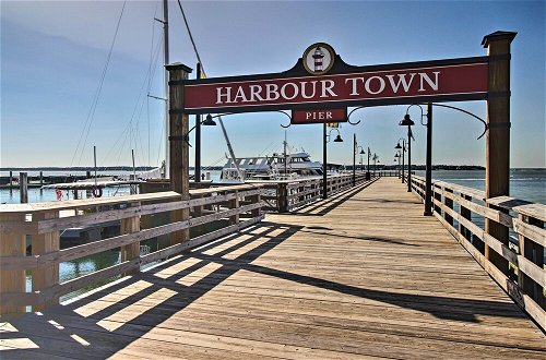 Foto 5 - Heart of Harbour Town Condo - Walk to Pier & Golf