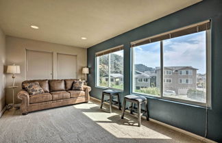 Foto 2 - Gold Beach Townhome With Ocean Views & Sunroom