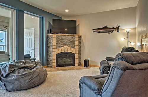 Photo 1 - Gold Beach Townhome With Ocean Views & Sunroom