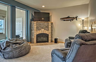 Photo 1 - Gold Beach Townhome With Ocean Views & Sunroom