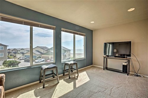 Foto 6 - Gold Beach Townhome With Ocean Views & Sunroom