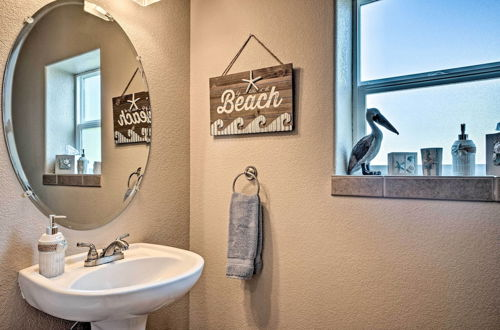 Photo 30 - Gold Beach Townhome With Ocean Views & Sunroom