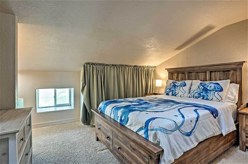 Foto 26 - Gold Beach Townhome With Ocean Views & Sunroom