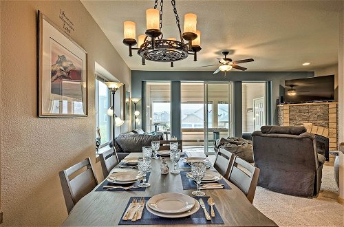 Foto 3 - Gold Beach Townhome With Ocean Views & Sunroom