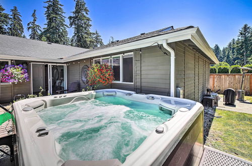 Foto 10 - Pet-friendly Washington Gem w/ Yard & Hot Tub