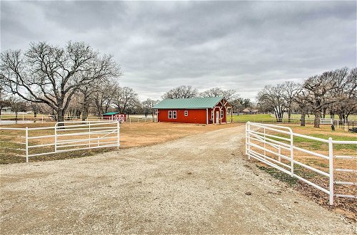 Foto 9 - Dog-friendly Texas Ranch w/ Patio, Horses On-site