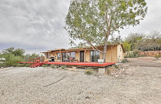 Photo 3 - Mountain-view Retreat w/ Modern Interior & Kitchen