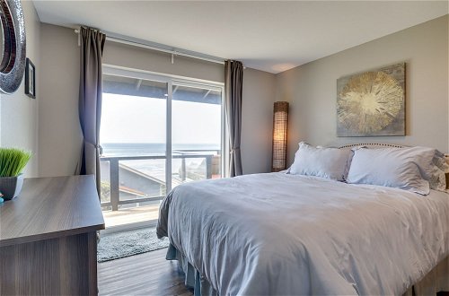 Photo 5 - Pacific Penthouse With Sunroom & Ocean Views