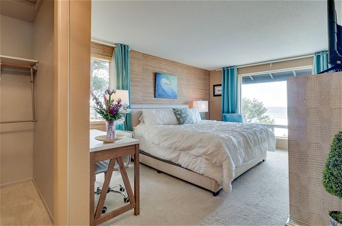 Foto 3 - Pacific Penthouse With Sunroom & Ocean Views