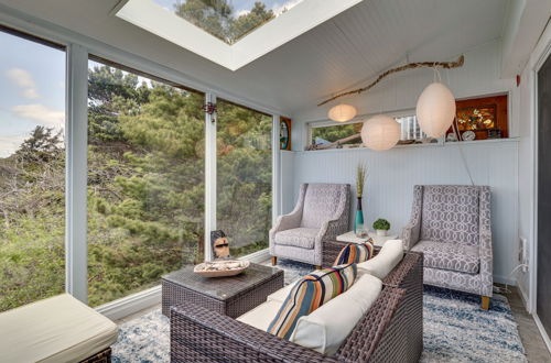 Photo 18 - Pacific Penthouse With Sunroom & Ocean Views
