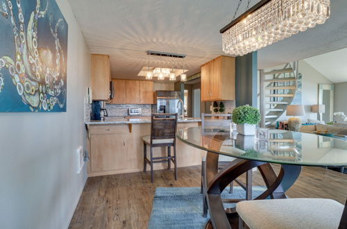 Photo 30 - Pacific Penthouse With Sunroom & Ocean Views