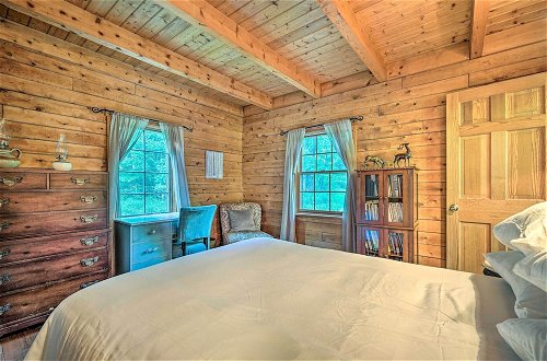Foto 35 - Cozy Mount Snow Chalet w/ Game Room & Hot Tub