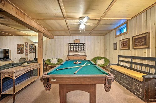 Foto 21 - Cozy Mount Snow Chalet w/ Game Room & Hot Tub