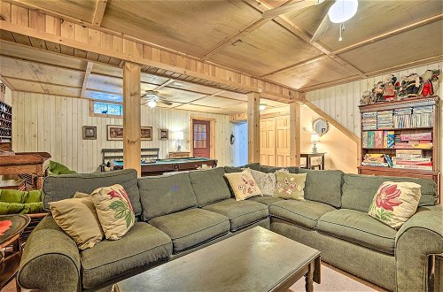 Foto 9 - Cozy Mount Snow Chalet w/ Game Room & Hot Tub
