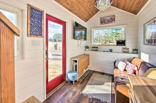 Foto 4 - Daingerfield Tiny Home w/ Shared Dock & Lake View