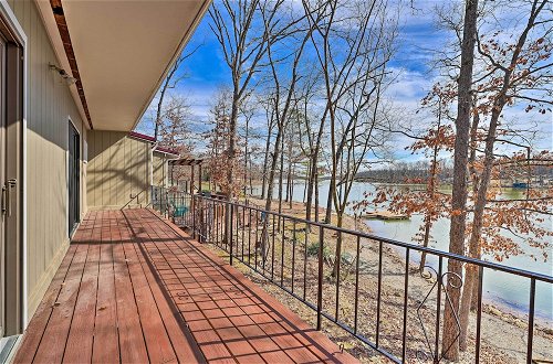 Foto 7 - Lakefront Vacation Rental w/ Deck & 2 Docks