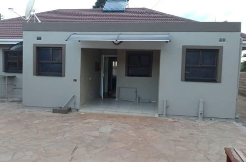 Photo 8 - Luxurious 3 bed House Modern Open Plan- Borehole - 2046