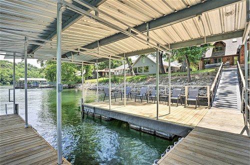 Foto 14 - Spacious, Lakefront Home w/ Private Dock