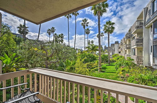 Photo 37 - 'deja Blue' Beachfront Condo w/ Resort Pools