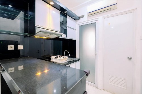 Photo 9 - Best Deal And Modern 1Br Green Pramuka City Apartment