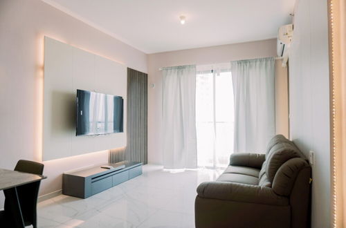 Photo 18 - Homey And Spacious 3Br At Sky House Bsd Apartment