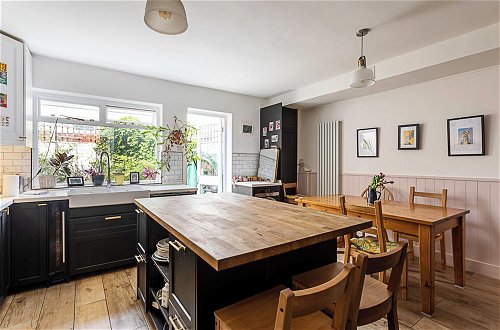 Photo 10 - Quirky, Spacious House in the Heart of Hackney