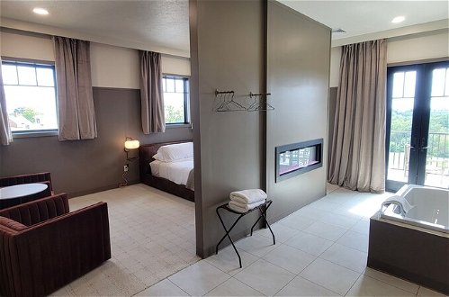 Photo 9 - The Atlee Suites