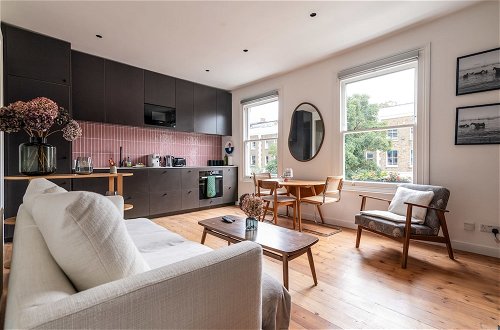 Foto 13 - Modern North London Apartment