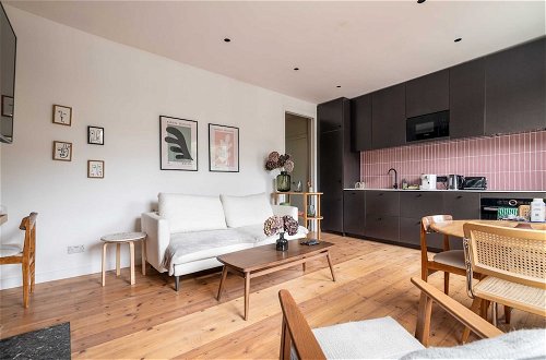 Photo 12 - Modern North London Apartment