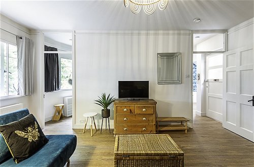 Foto 11 - Stylish Highgate Haven Apartment