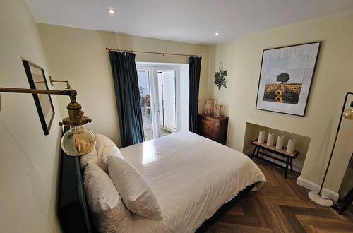 Foto 6 - Spacious & Renovated 1-bed Garden Flat in London