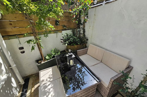 Foto 41 - Spacious & Renovated 1-bed Garden Flat in London