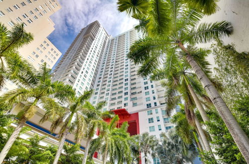 Photo 24 - Luxe Downtown Miami Apt: Balcony, Pools, City View