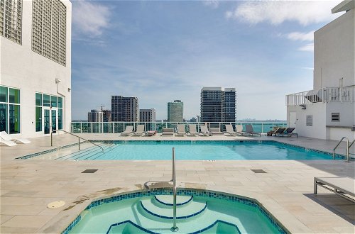 Photo 7 - Luxe Downtown Miami Apt: Balcony, Pools, City View
