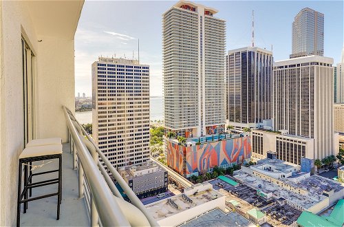 Photo 15 - Luxe Downtown Miami Apt: Balcony, Pools, City View