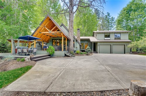 Foto 6 - Waterfront Sunriver Home w/ Hot Tub & Fireplace