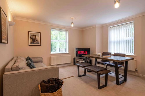 Photo 1 - Spacious Apartment, Near Birmingham Centre and NeC